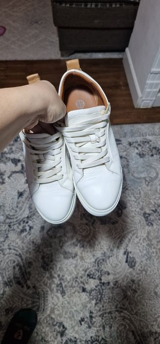 Кросовки кожаные белые 41