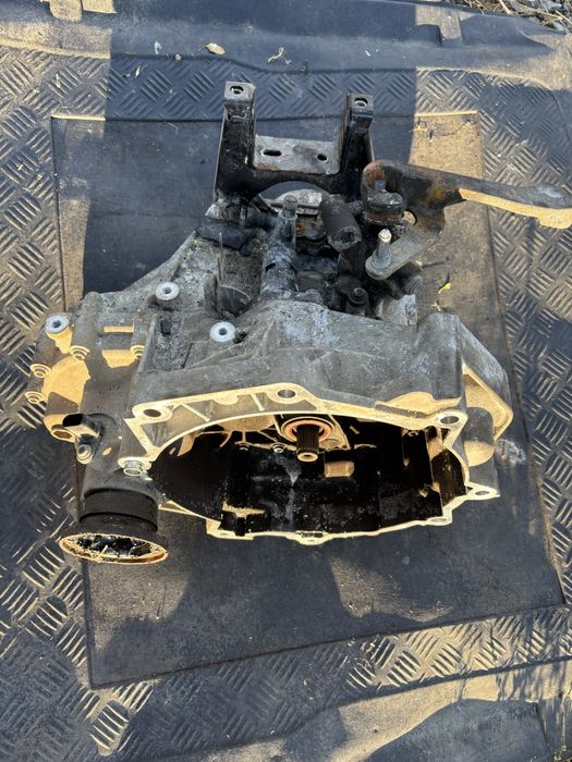 cutie JVS vw polo 9N  manuala 5trepte motor 1.2 benzina cod BZG