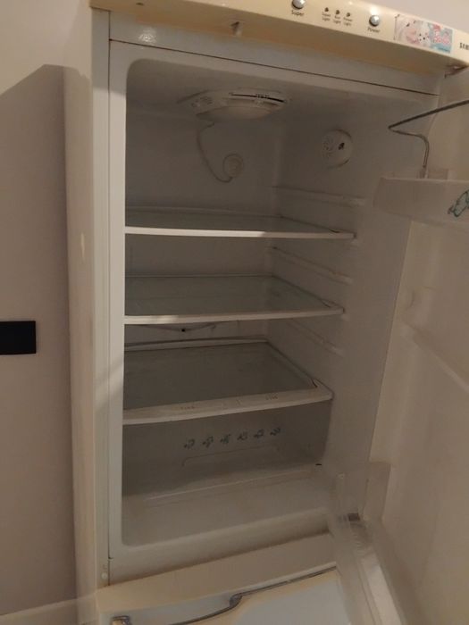 Холодильник срочно продам