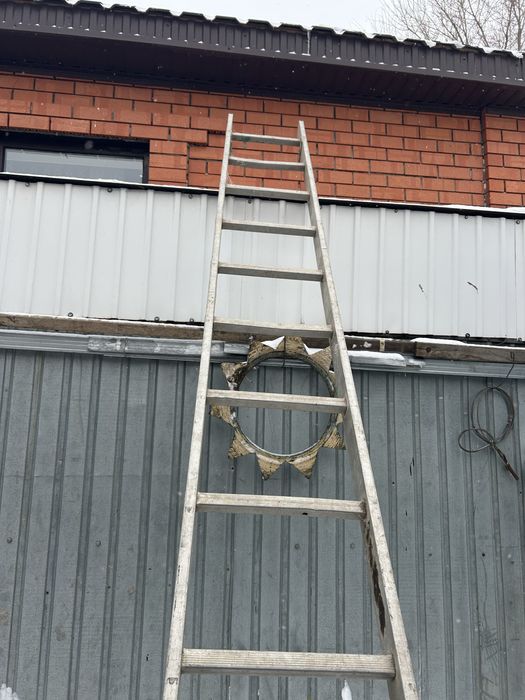 ! Продам хорошую лестницу !