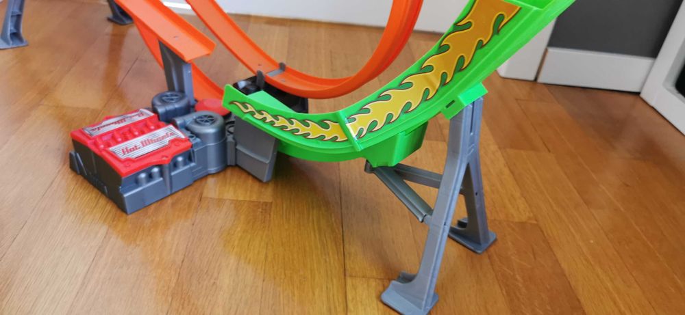 Писта Hot Wheels Super Loop и 4 колички - Mattel