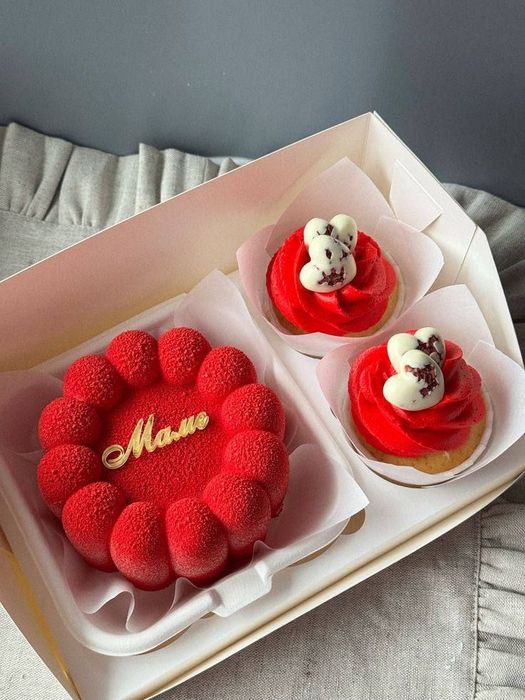 Бенто мусс и 2 капкейки