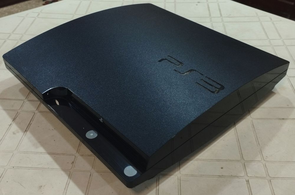 PS3 holati ideal. 4ta Joystick, 2 ta zaryadka kabeli bn.
Narxini keli