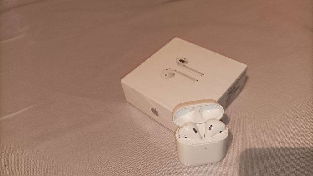 Airpods sotiladi.
