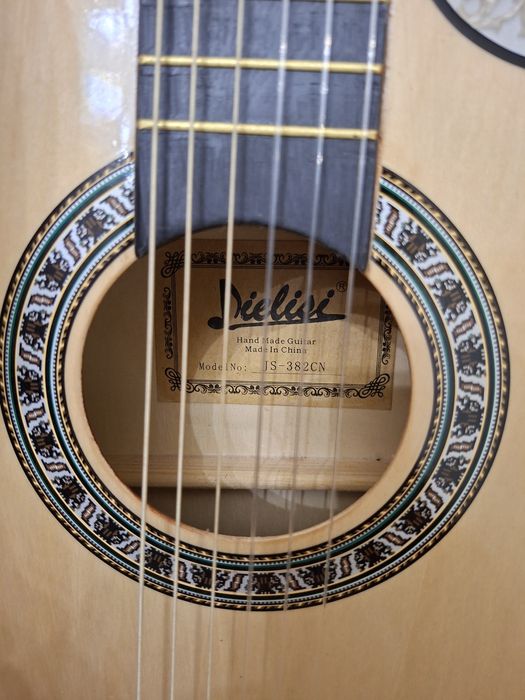 Gitara klassichiskiy qilingan