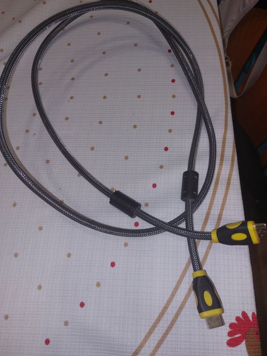 Различни кабели и зарядни