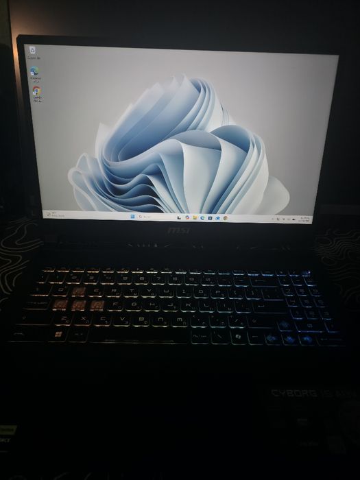 Геймърски лаптоп MSI Cyborg 15 A13V 144hz
