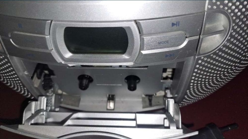 Продаю CD-проигрыватель (магнитола) Philips
Проигрыватель