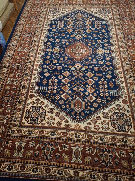 Covor nefolosit tesut manual din làna pura.