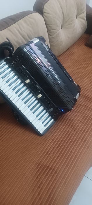 Vind acordeon roland fr 5