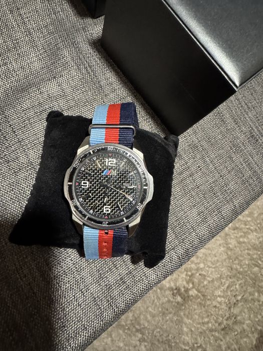 Часовник БМВ М Карбон.