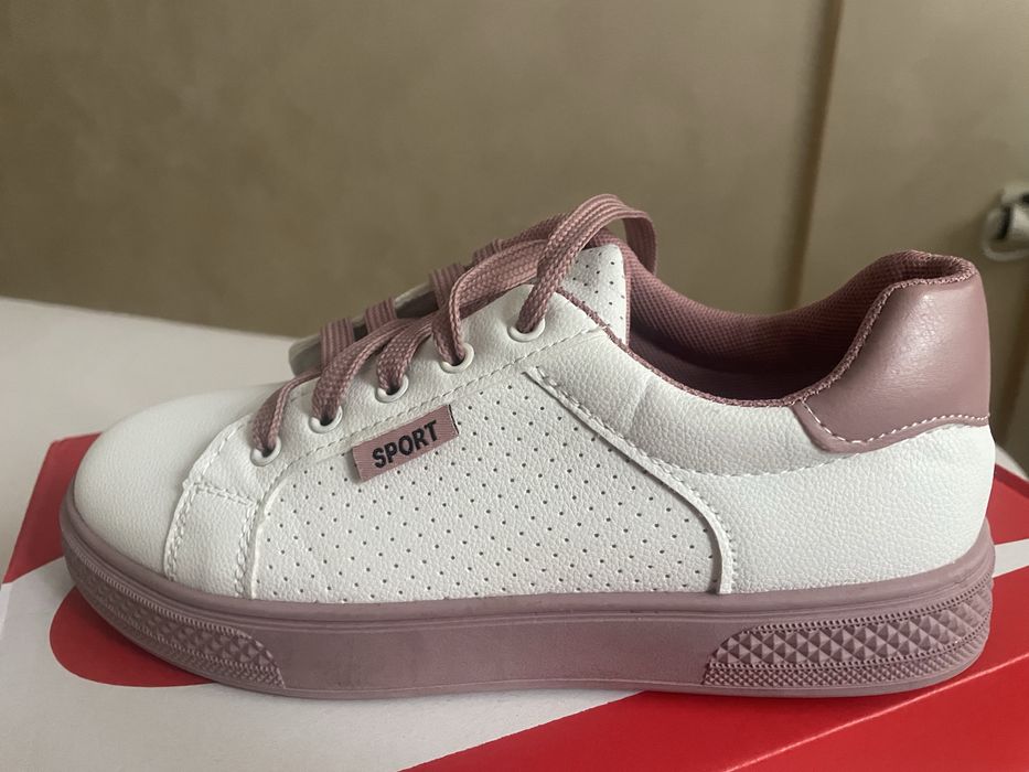 Спортни обувки номер 37