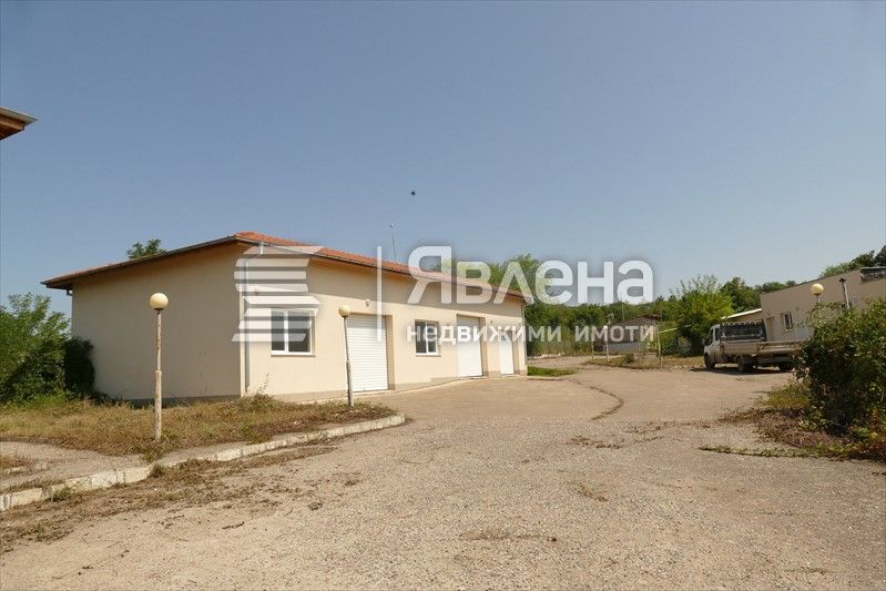 Продава се Промишлена сграда в с. Горна Кремена, Област Враца - 49410 кв.м за 9 €/кв.м - Снимка #3