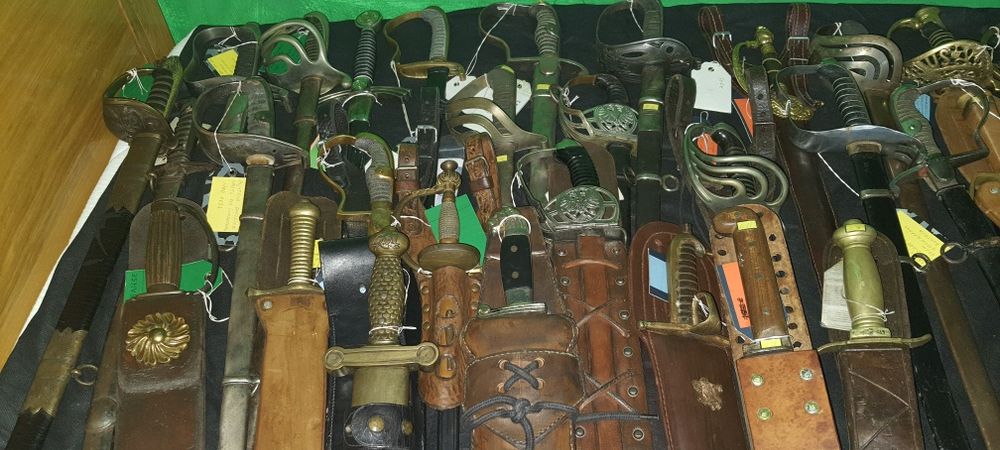 Săbii baionete armuri milităria medievale