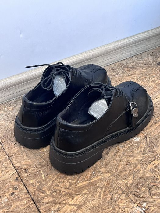 Продам лоферы (серые и черные)