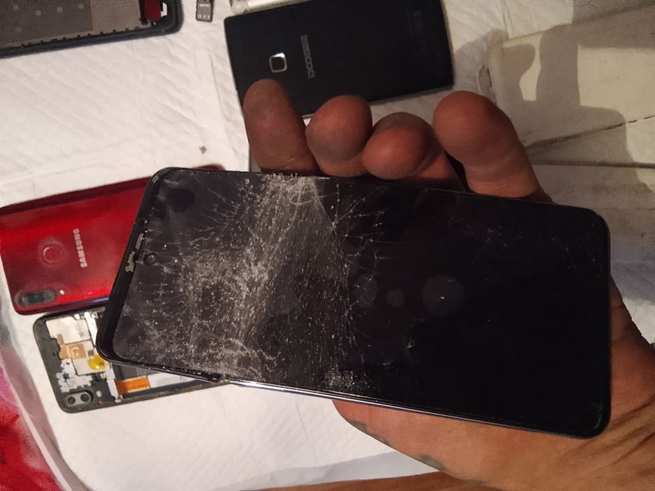 Продам телефоны на запчасти