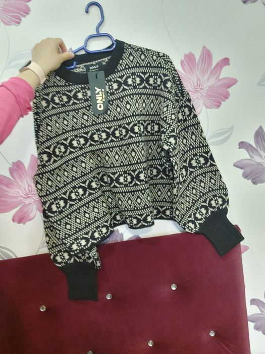 Bluza scurta,material placut