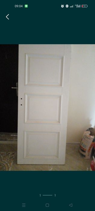 продаю белую дверь для дома