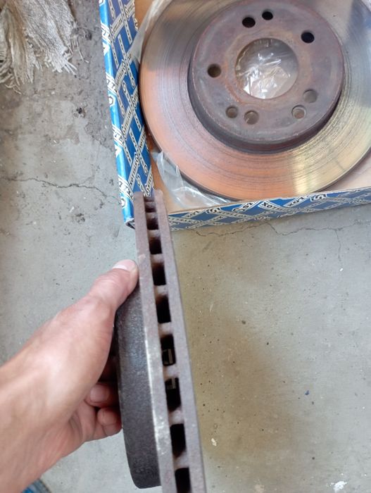 124 Мерс продам дверь