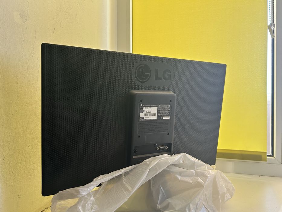 Монитор lg HD 19дюйм