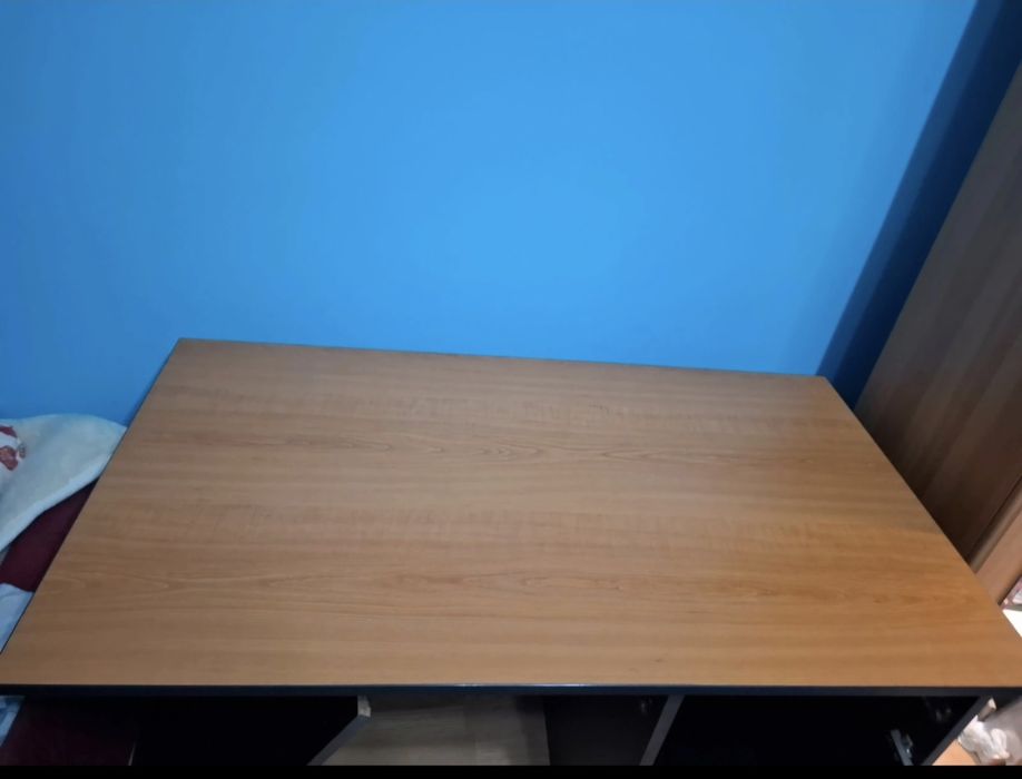 Masă de birou majoritar neagră cu blat portocaliu,  desasamblata,  120 cm Lungime