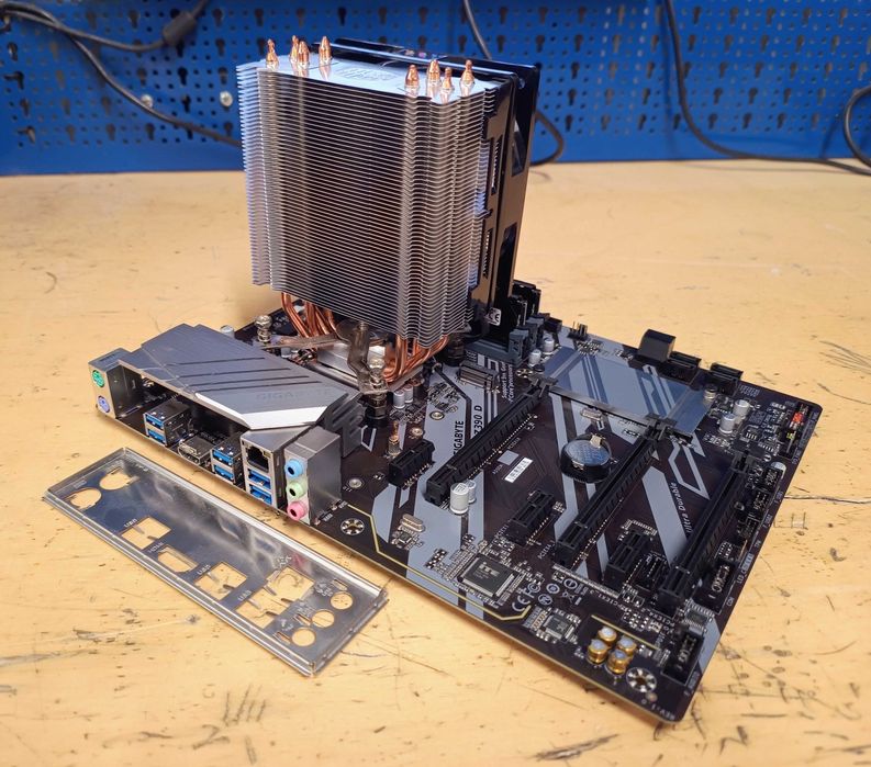 kit Intel I5 9600KF + Gigabyte Z390 D + 16GB DDR4 + cooler