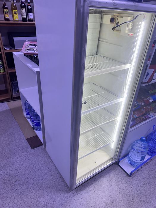 Ветринный холодильник