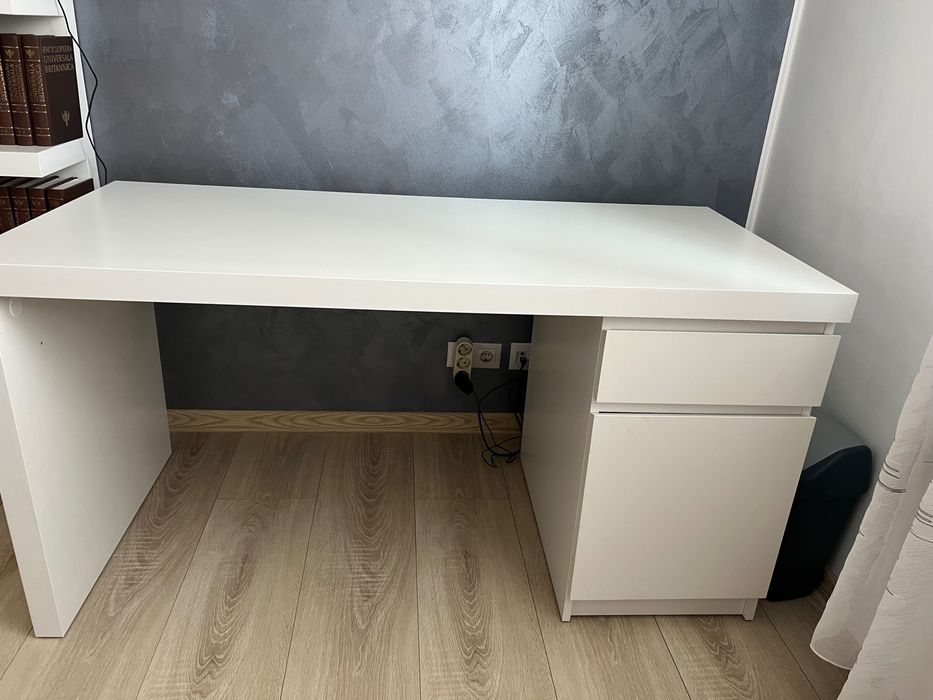 Vand birou MALM Ikea ca nou
