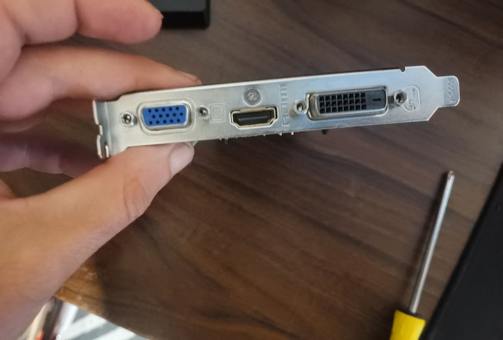 Vand placa video 2 gb