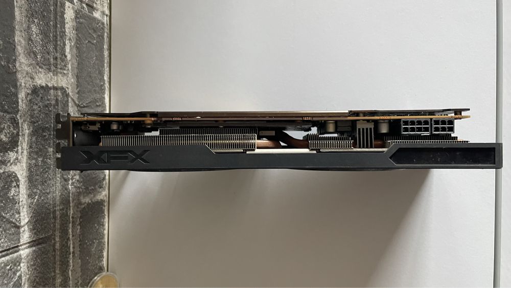 Видео карта XFX R9 8GB i SAPPHIRE NITRO RX580 8GB като нови