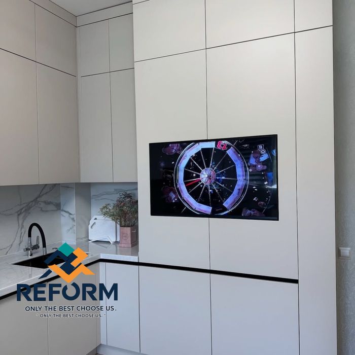 Установка Smart TV в кухонный гарнитур