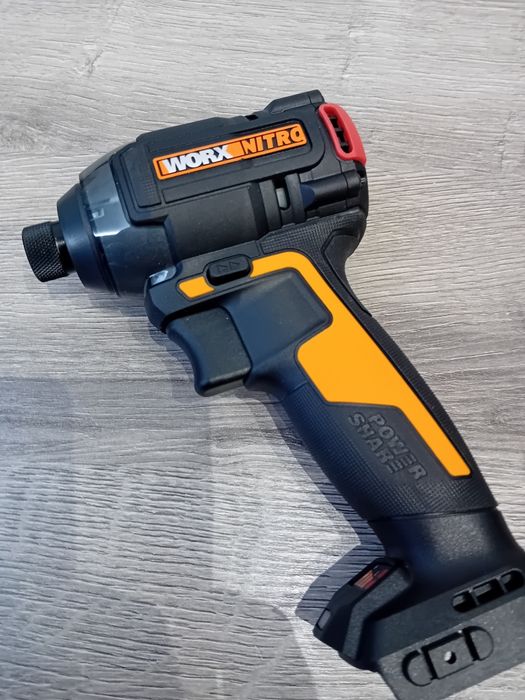 Mașina de înșurubat cu impact WORX WX 265