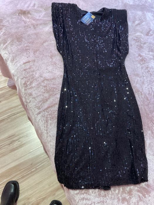 Елегантна рокля с пайети