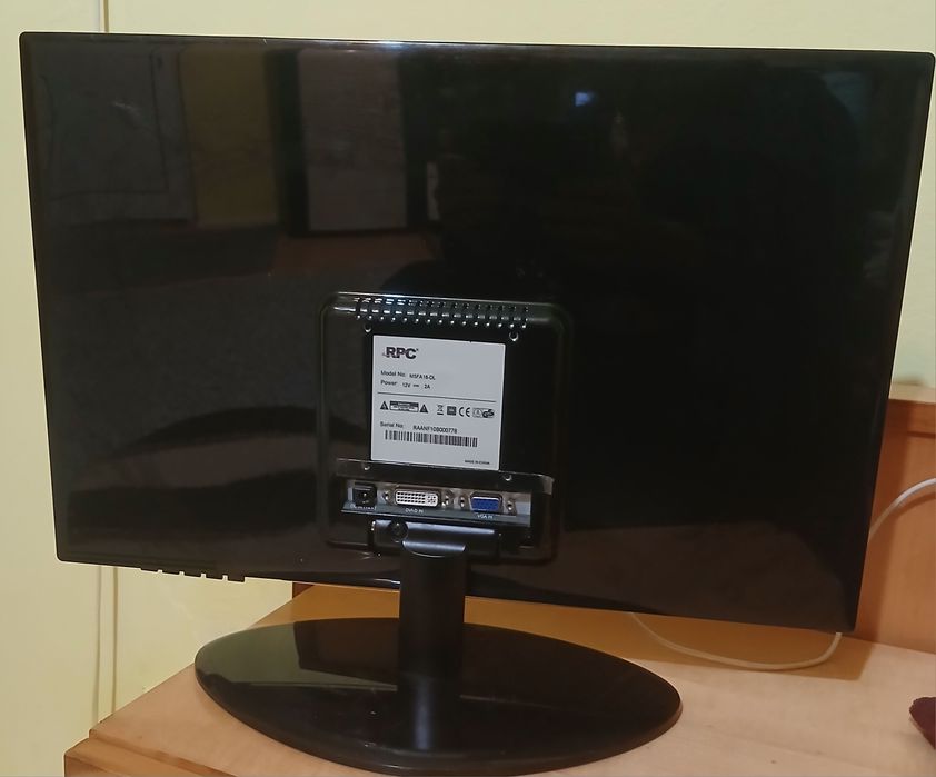 Vând urgent  monitor led 19 inchi  marca  RPC