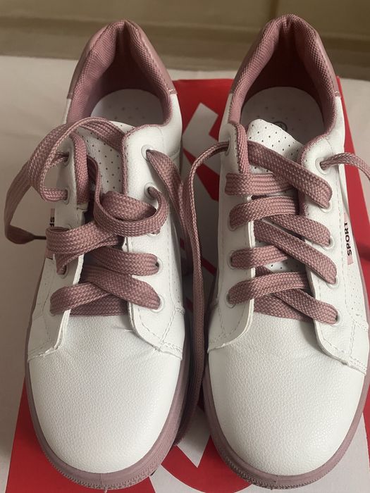 Спортни обувки номер 37