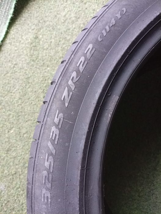 325 35 22 Pirelli o bucată