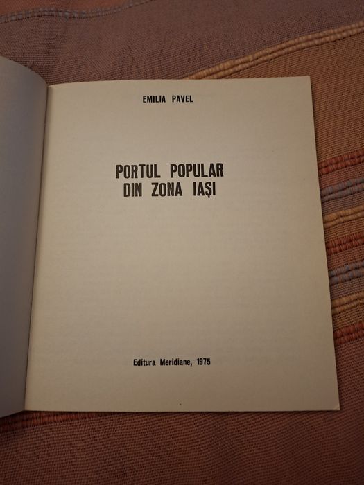Portul popular din zona IASI - Emilia Pavel