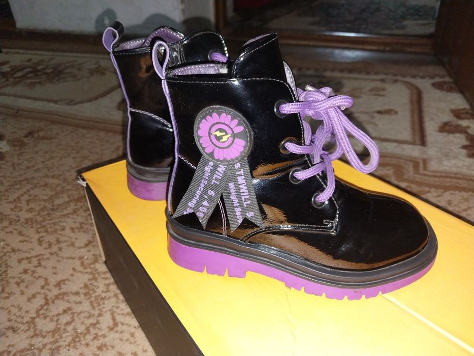 Продам детскую обувь