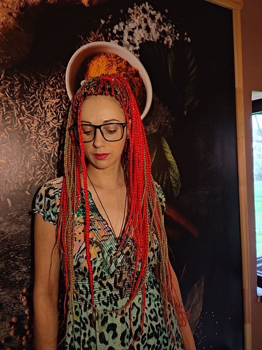 Codite afro cu extensii și împletituri afro