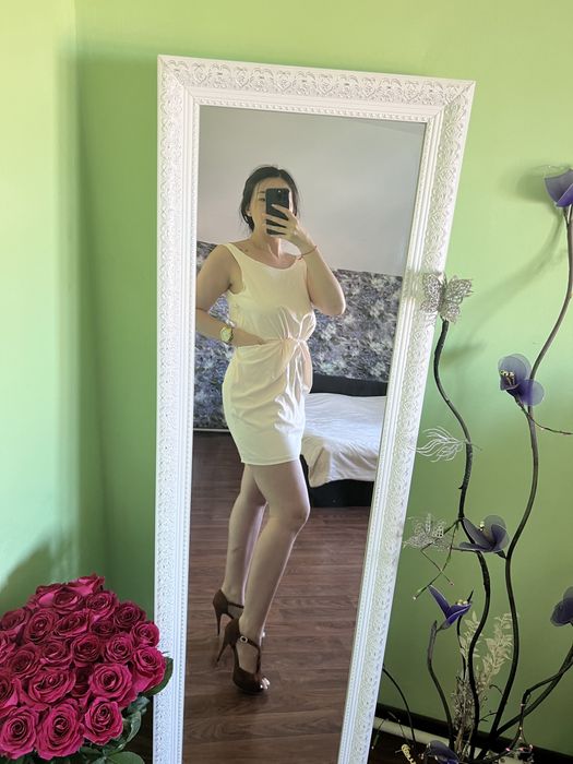 Платья 42р одеты по разу