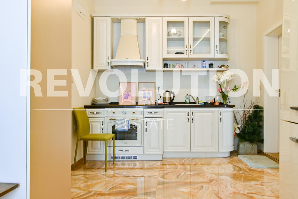 Дава се под наем Тристаен апартамент в София, Център - 55 кв.м за 860 € - Снимка #3