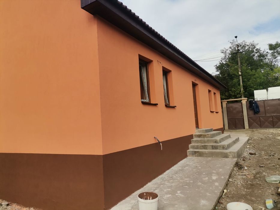 Execut :tencuiala mecanizata,gresie faianța