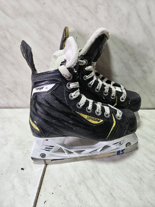 Patine 85 hochei hockey CCM Rbz  marime  32,5 (20,9  cm)