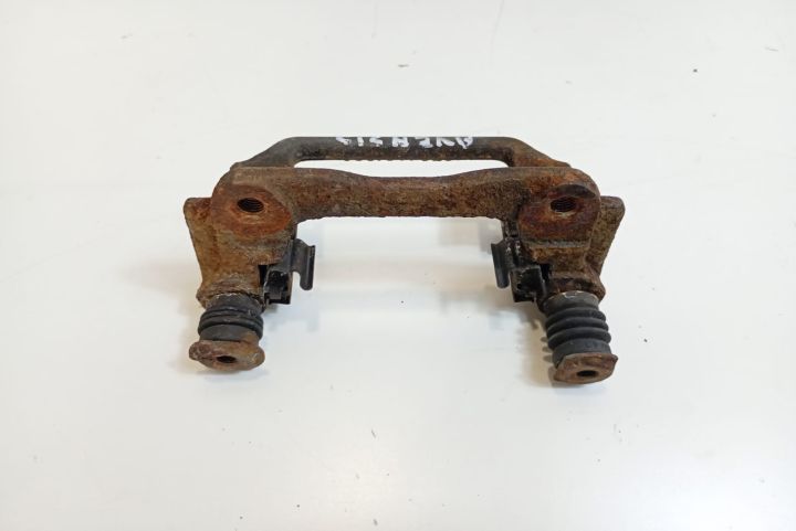 Suport etrier  0204Y01338 Toyota Avensis a 2-a generatie T25 (facelif