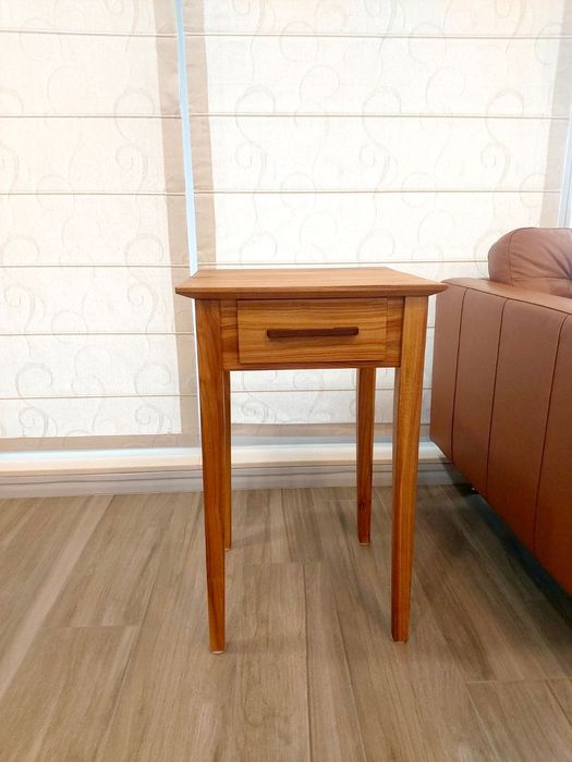 Помощна масичка от череша масив