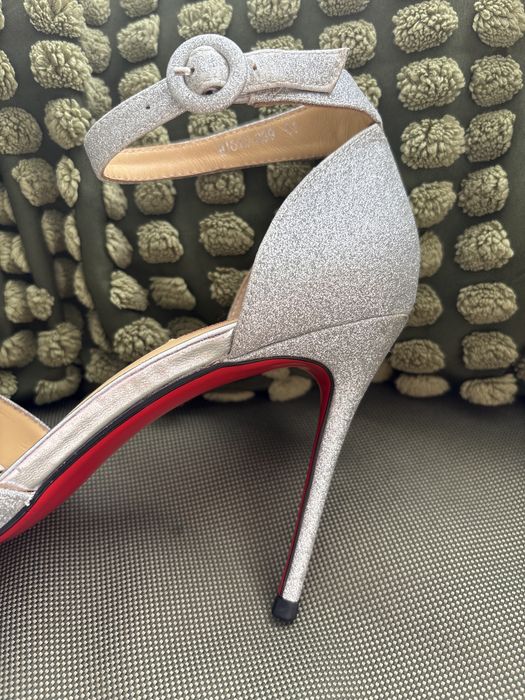 Stiletto Nak argintii cu talpa roșie