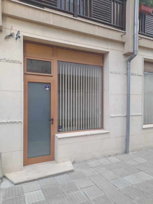 Дава се под наем Офис в Разлог - 46 кв.м за 204 € - Снимка #1