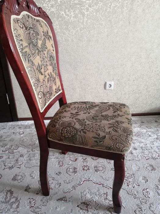 Продам стулья в гостиную
