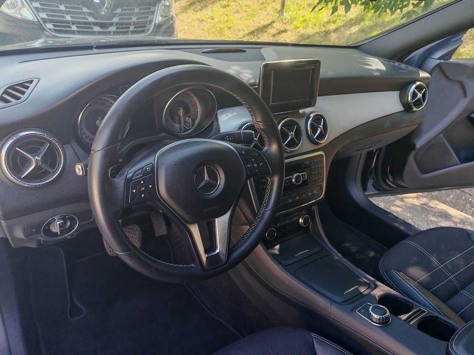 Vând Mercedes Benz CLA 180