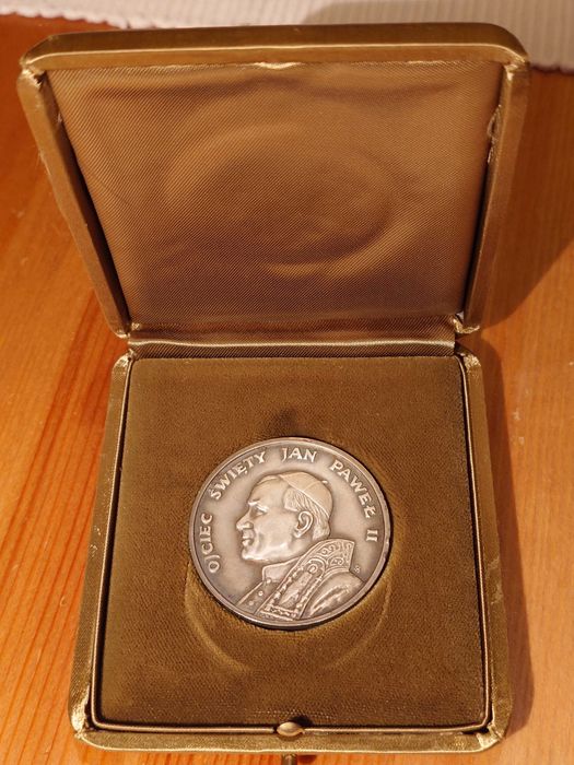 Medalie din argint  rara cu Papa Ioan Paul al 2-lea